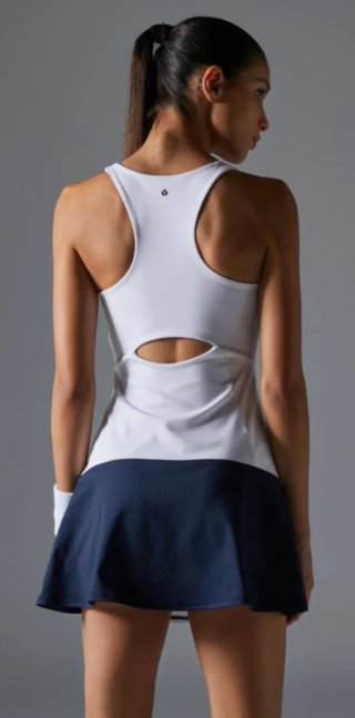 Vestido deportivo blanco y azul