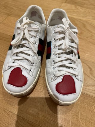 Zapatillas Gucci Blancas con Corazón