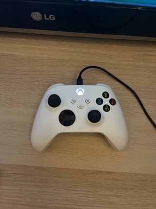 Xbox One X Negra + Mando Blanco Precio negociable