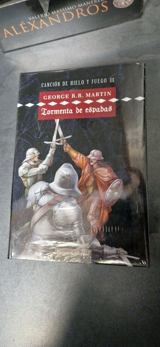 TORMENTA DE ESPADAS - George R.R. Martin