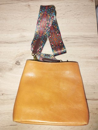 Bolso de piel auténtica color cuero