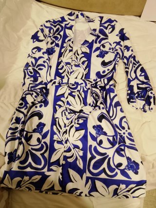 Vestido estampado azul y blanco