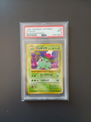 Carta Pokémon Ivysaur 1999 Giapponese PSA 9