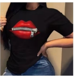 Blusa Negra con Estampado de Labios Talla L