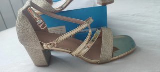 Zapatos de tacón Mustang dorados Talla 41
