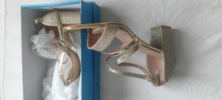 Zapatos de tacón Mustang dorados Talla 41