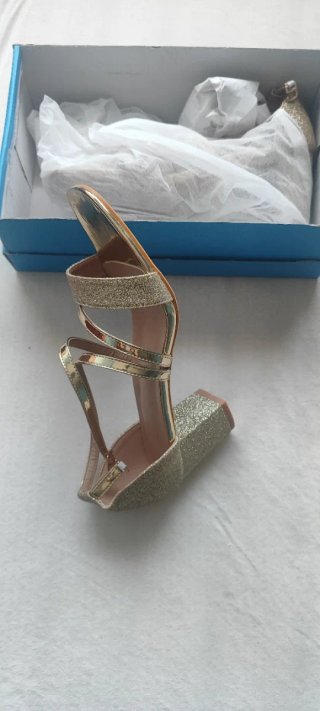Zapatos de tacón Mustang dorados Talla 41