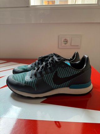 Nike Internationalist Gris y Turquesa