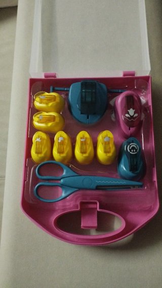 Maletín de Manualidades con Troqueladoras