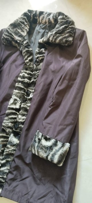 Abrigo Reversible con Detalles de Pelo