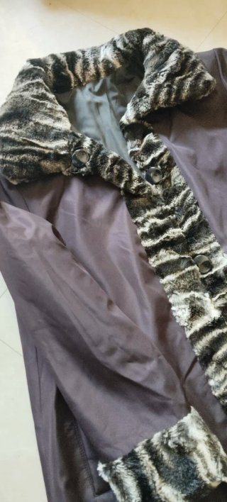 Abrigo Reversible con Detalles de Pelo