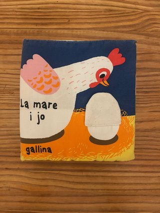 Libro de tela con diferentes texturas-sonidos.