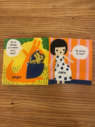 Libro de tela con diferentes texturas-sonidos.