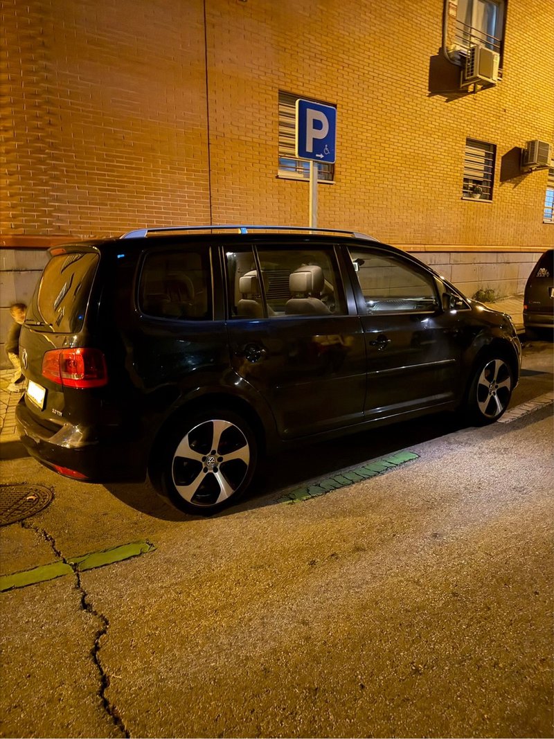 Volkswagen Touran 2.0 TDI Advance DSG 2013