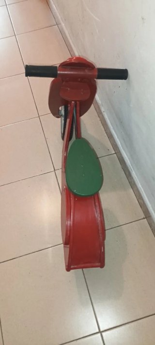 Bici de madera para niños roja