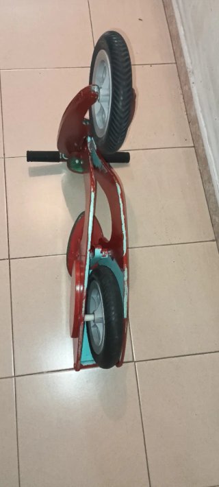 Bici de madera para niños roja