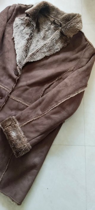 Abrigo Marrón con Interior de Pelo