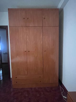 Armario de madera para dormitorio