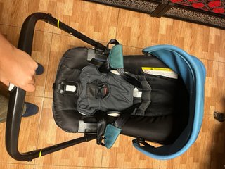 Silla de coche para bebé cochecito seminueva