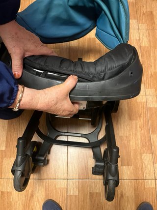 Silla de coche para bebé cochecito seminueva