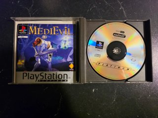MediEvil Platinum PS1 PAL España Completo poster