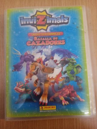 Álbum Invizimals Batalla de Cazadores. 218 cartas