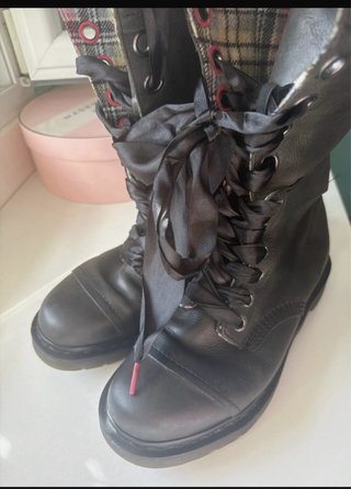 Botas Dr Martens altas negras con cordones