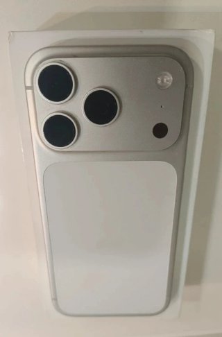 iPhone 17 Pro Plateado, defecto en pantalla