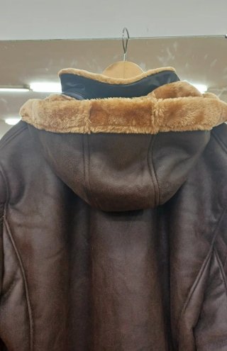 Chaquetón símil piel con capucha XL