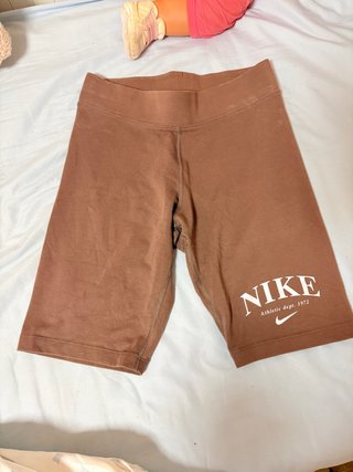 Pantalón corto Nike marrón