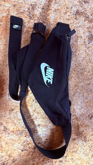 Riñonera Nike Negra