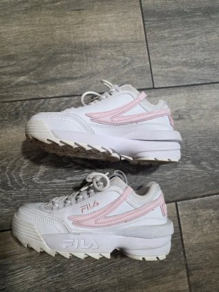 Zapatillas Fila Blancas y Rosas