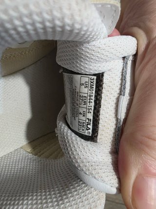 Zapatillas Fila Blancas y Rosas