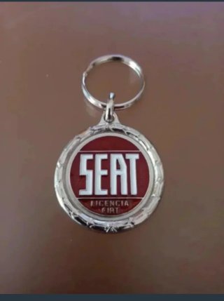 LLAVERO SEAT LICENCIA FIAT DE METAL CROMADO