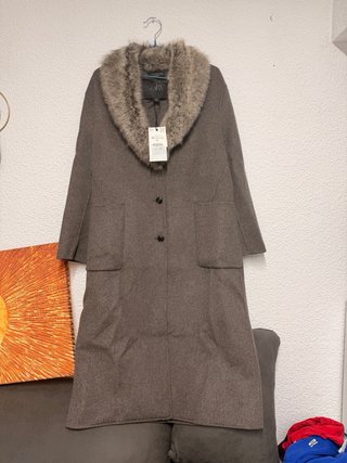 Abrigo de lana con cuello de pelo Zara