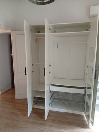 Armario PAX IKEA Blanco Puertas Bergsbo + Espejo