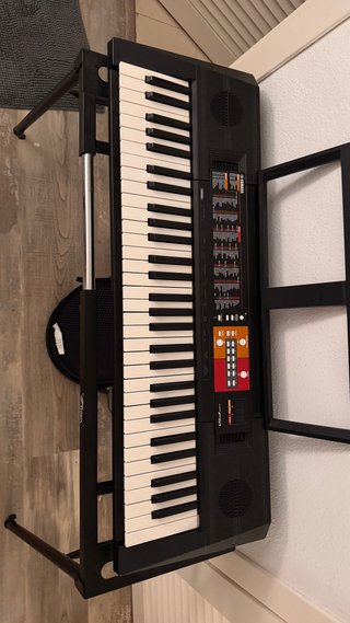 Teclado Yamaha PSR-F51 con soporte