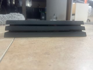 PS4 Pro 1TB Negra + Mando DualShock 4 + Cableado