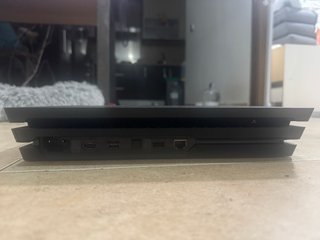 PS4 Pro 1TB Negra + Mando DualShock 4 + Cableado