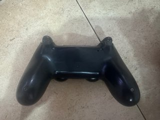 PS4 Pro 1TB Negra + Mando DualShock 4 + Cableado
