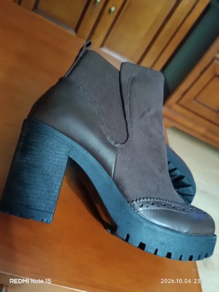 Botas de ante con tacón y plataforma