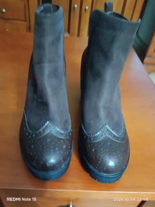 Botas de ante con tacón y plataforma