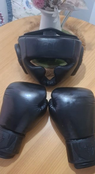Guantes y casco boxeo/Kickboxing VENUM Challenger