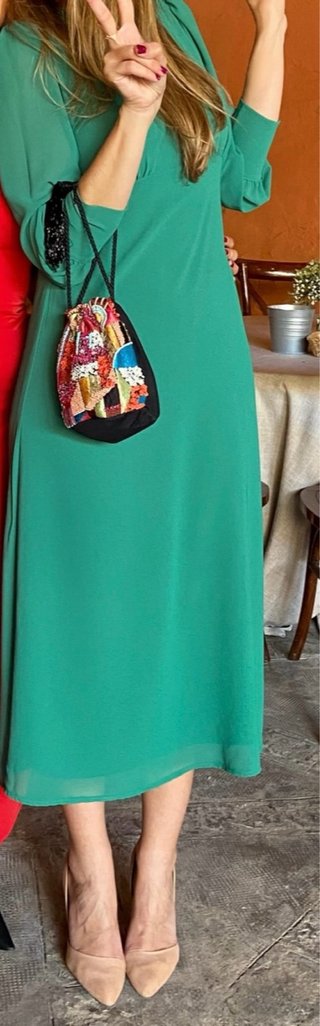 Vestido verde largo de gasa muy gustoso y favorece