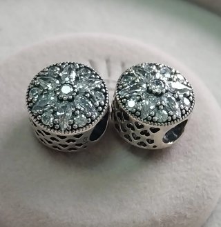 Charm Pandora Flor de Amor