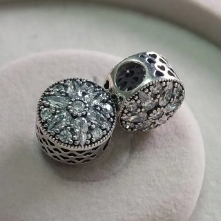Charm Pandora Flor de Amor