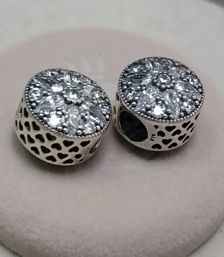 Charm Pandora Flor de Amor