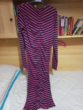 Vestido de rayas entallado
