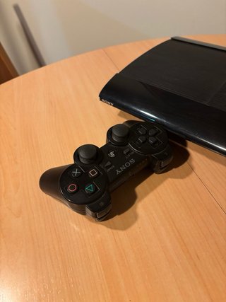 Consola Playstation 3 + 2 Juegos