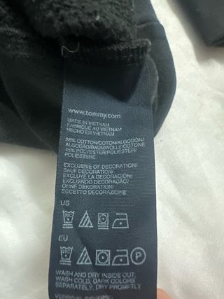 Sudadera Tommy Hilfiger negra de cremallera media